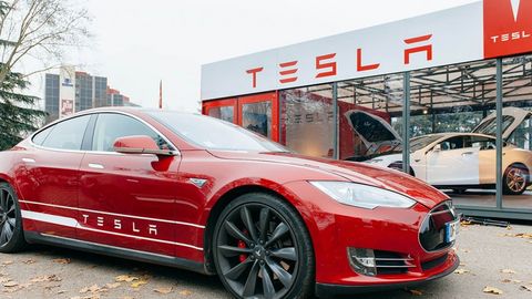 Tesla uchinchi chorakda elektromobillar yetkazib berishni ikki barobar ko‘paytirdi