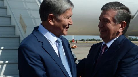 Алмазбек Атамбаев ўзбек-қирғиз алоқаларини мустаҳкамлаш бўйича чоралар учун Шавкат Мирзиёевга миннатдорчилик билдирди