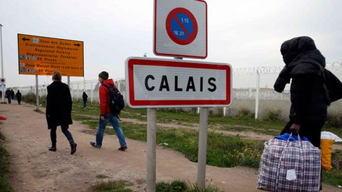 Fransiyada ichida minglab qochoqlar bo‘lgan lagerni ko‘chirish ishlari boshlandi