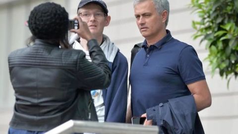 Paparatssi Mourinyoning Manchesterdagi hayotini qiyinlashtirmoqda