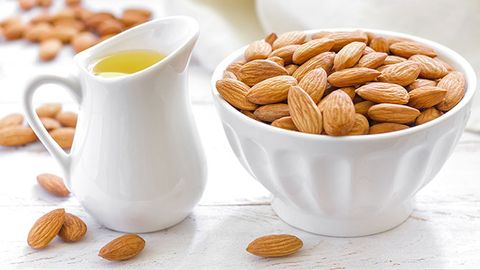 Гўзалликнинг 7 рецепти: бодом ёғи