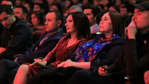 Nasiba Abdullayeva: Jahongir Otajonov sahna va zalni birlashtirib yubora oldi, bunaqasi kamdan-kam bo‘ladi