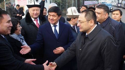 O‘zbekiston bosh vaziri o‘rinbosari Adham Ikromov boshchiligidagi delegatsiya do‘stlik safari bilan Qirg‘izistonga keldi