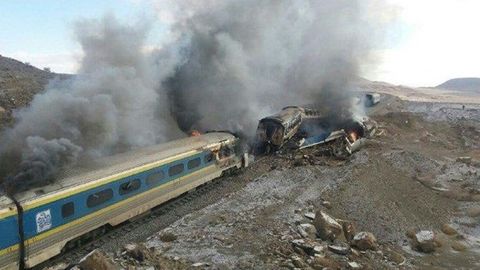 Eronda yo‘lovchi poyezdlarining to‘qnashuvi oqibatida 15 kishi halok bo‘ldi