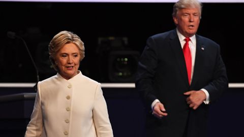 Клинтон Трампни сайловчиларнинг 1 млн овози билан ортда қолдирди