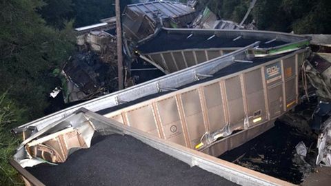 AQShdagi temir yo‘lda ikki yuk poyezdi to‘qnashib, izdan chiqib ketdi