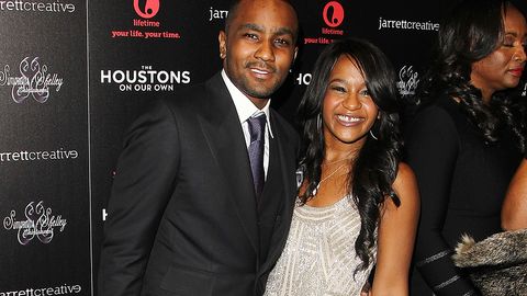 Николас Гордон Уитни Хьюстоннинг қизи ўлимига алоқадорлиги ҳақидаги иш бўйича 36 млн доллар тўлайди