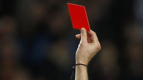 Ayol hakamni urgan argentinalik futbolchi 22 o‘yinga chetlatildi