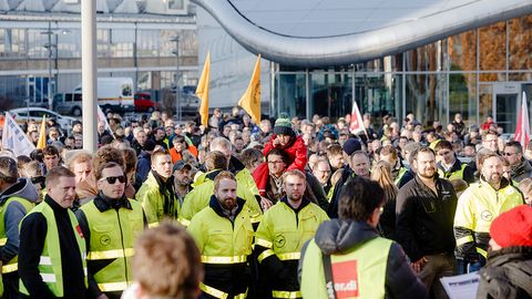 Uchuvchilar ish tashlashi Lufthansa uchun kuniga 15 mln yevroga tushayotgani bildirildi