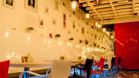 Dubaydagi restoran ishsizlarga bepul tushliklarni taklif qilmoqda