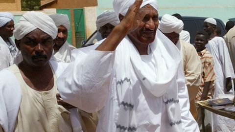 Sudan sobiq bosh vaziri 2 yillik quvg‘indan so‘ng vataniga qaytdi