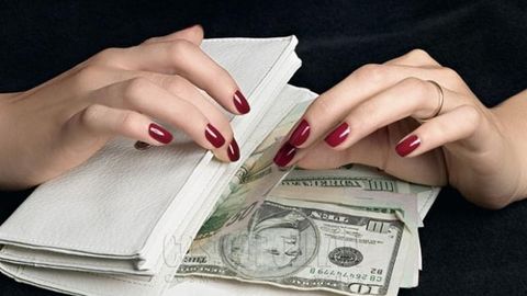 Xorazmda avtohalokatda vafot etgan o‘g‘lini “topib berish”ni va’da qilgan firibgarlar otani 31 ming dollarga chuv tushirdi