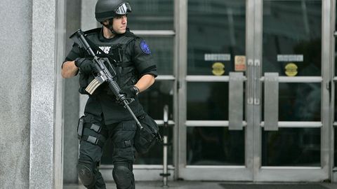 Mayami yaqinida noma’lum kimsa yetti kishini otib yaraladi