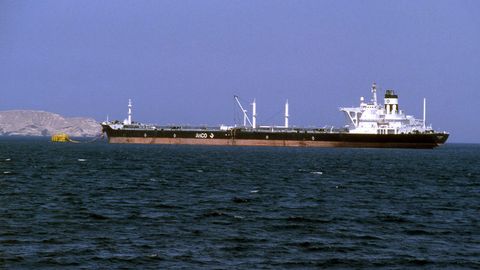 Эрон ОПЕК билан келишув туфайли танкерларида сақланаётган нефтнинг деярли ярмини сотишга эришди