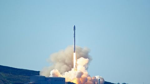 Falcon 9 ракетаси Калифорниядаги ҳарбий-ҳаво кучлари базасидан учирилди