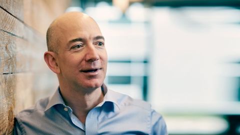 Amazon раҳбари Жефф Безос 2017 йилнинг биринчи ҳафтасида 3,8 млрд долларга бойиди