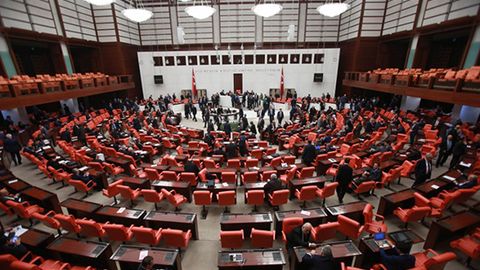 Turkiya parlamenti mamlakatda boshqaruvning prezidentlik shaklini joriy etishni ko‘zda tutuvchi tuzatishlarni ma’qulladi