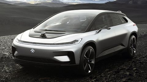 “Atigi 2,47 soniyada — soatiga 100 kilometrlik tezlik!”. Videobloger taqdimoti vaqtida sharmanda bo‘lgan Tesla’ning raqobatchisini sinovdan o‘tkazdi (video)