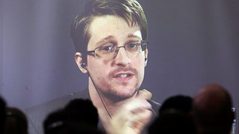 Snouden WikiLeaks informatori Menningga nisbatan hukmni yumshatgani uchun Obamaga minnatdorlik bildirdi