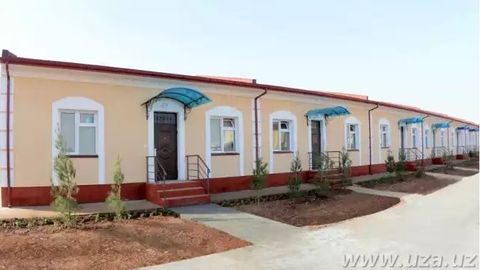 Sharof Rashidov tumanidagi qishloqda yangilangan loyiha asosida qurilgan arzon uylar foydalanishga topshirildi