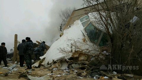 Boeing Bishkek yaqiniga qulagan joydagi qidiruv ishlariga 700 ga yaqin kishi jalb etildi