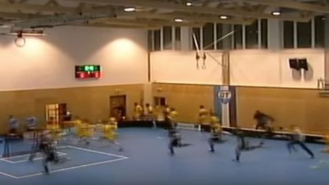 Чехияда флорбол мусобақаси вақтида спорт залининг томи қулади. Ҳеч ким жабрланмади