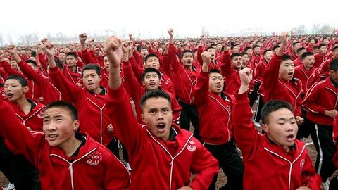 Хитой спортига жавобгар маъмурият юлдуз футболчиларга сарф этилаётган миллионларга чеклов ўрнатилиши ҳақида айтди