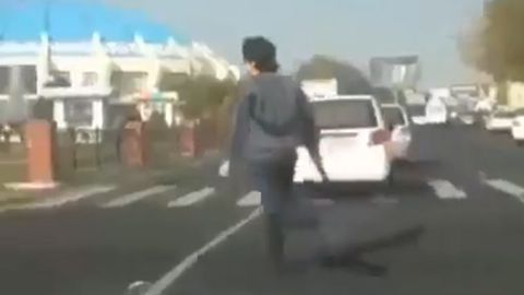 Toshkent manzaralari: Qo‘ltiqtayoq ko‘targan “cho‘loq”ning yugurib ketishi