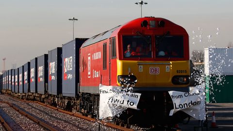 Кун фотоси: Хитойдан биринчи юк поезди Лондонга етиб келди