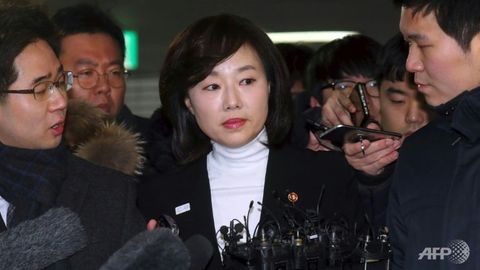 Janubiy Koreyada prezidentni tanqid qilgan madaniyat arboblarining “qora ro‘yxati”ni tuzgan vazir hibsga olindi