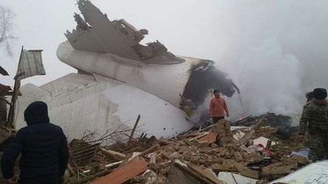 Bishkek yaqinidagi Boeing samolyoti qulagan joy aks etgan video paydo bo‘ldi (video)