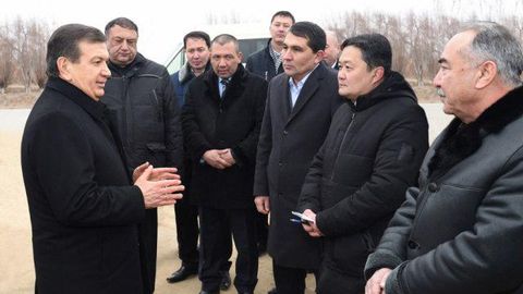 Shavkat Mirziyoyev Qoraqalpog‘istonda bunyod etilayotgan zavodlar qurilishi bilan tanishdi