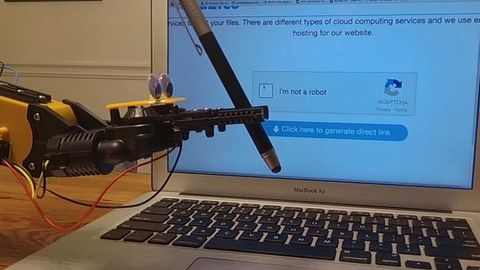 Robot kapchani taslim qilib, robot emasligini isbotladi (video)