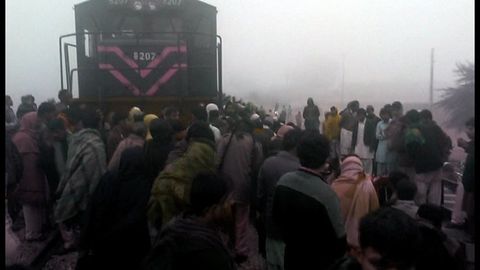 Pokistonda motorikshalarning poyezd bilan to‘qnashuvi oqibatida 7 nafar o‘quvchi halok bo‘ldi