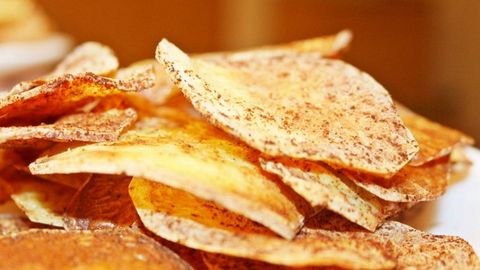 Микротўлқинли печда чипс тайёрлаймиз