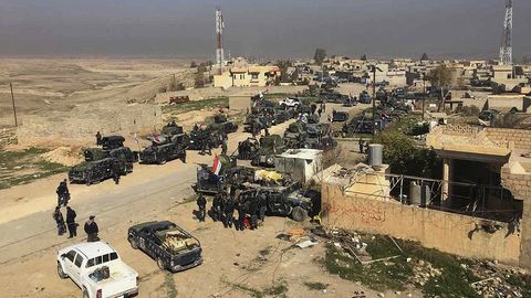 Ироқ ҳукумат кучлари Мосул яқинидаги ҳарбий лагерни ИШИД жангариларидан озод этди