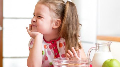 Kam yeydigan bolani ovqatlantirishning 4 yo‘li