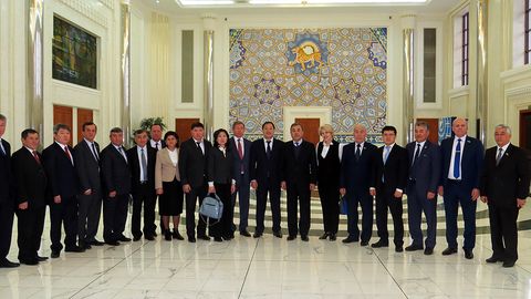 Senatda Sodiq Safoyev Qozog‘iston Xalq assambleyasi raisi o‘rinbosarini qabul qildi