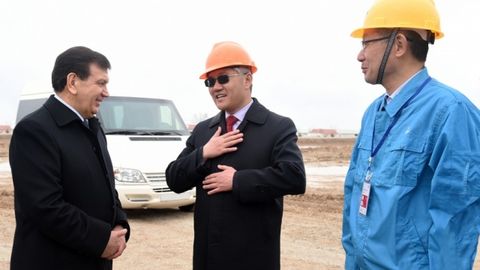 Shavkat Mirziyoyev Qashqadaryo sanoati yuksalishiga xizmat qiladigan yangi loyihalar bilan tanishdi