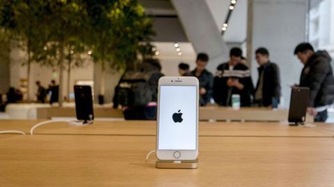 Apple молиявий чорак давомида рекорд даражада даромад қилди