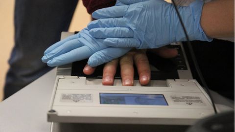 Хитойга келаётган хорижликлар чегарани кесиб ўтишда бармоқ изларини топшириши маълум қилинди