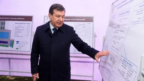 Shavkat Mirziyoyev Termiz shahri va Sherobod tumanida amalga oshirilayotgan sanoat loyihalari bilan tanishdi