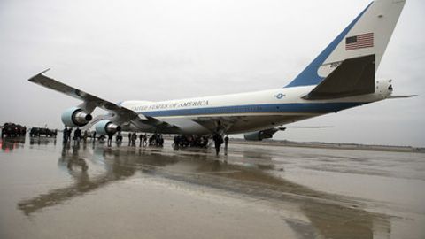 OAV: noma’lum samolyot Trampning bortiga yaqin keldi