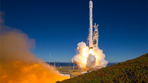 SpaceX ракеталарни ойига икки марта учиришга ваъда берди