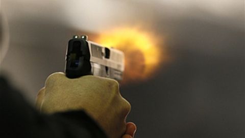 АҚШда армия фахрийси бардаги муҳожирларга қарата ўт очди
