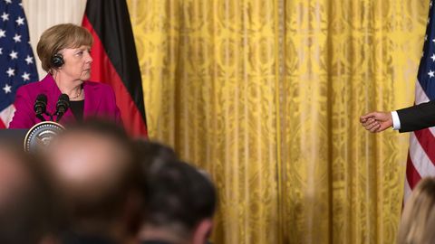 Donald Tramp Putin bilan gaplashishni Angela Merkeldan o‘rganmoqchi