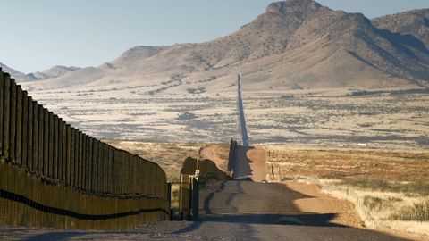 OAV: Ispaniyaning 60 kompaniyasi Meksika bilan chegarada devor qurish bo‘yicha tanlovda ishtirok etish istagini bildirdi