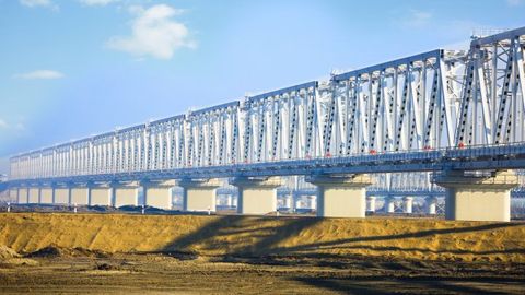 Shavkat Mirziyoyev va Gurbanguli Berdimuhamedov Turkmanobod—Farob temir yo‘l ko‘prigini ochib berdi