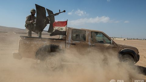 Suriya armiyasining tekshiruv punkti yaqinida xudkushlar o‘tirgan avtomobil portlab ketdi