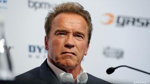 Шварценеггер Трампга: Сени ботқоқлик ўз домига тортиб кетмоқда